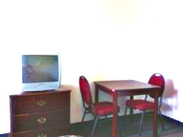 Home 1 Extended Stay Джоунсбъроу Стая снимка